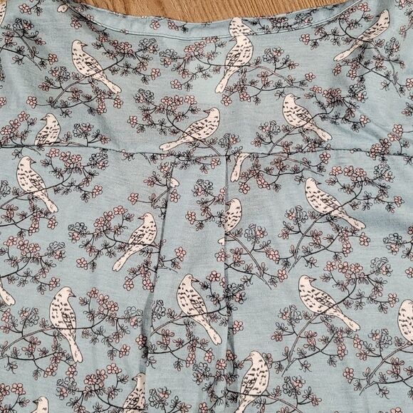🔺️H&M Stone Blue Bird Print 3/4 Sleeve Buttoned Vneck Top Small - Picture 6 of 13